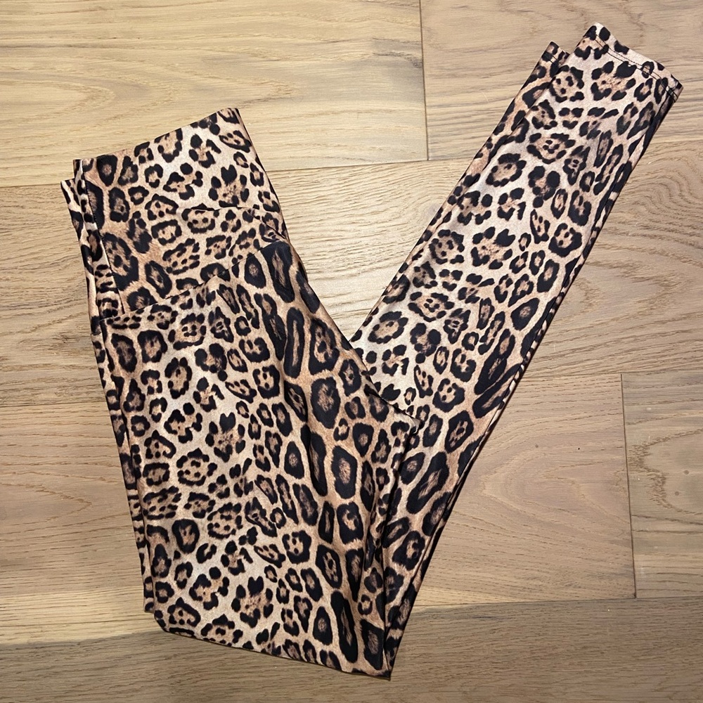 Onzie leopard print leggings